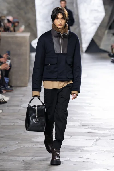 Look 19